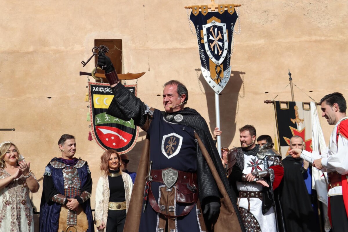 Torrent celebra el Mig Any de Moros y Cristianos con la entradeta y el nombramiento de cargos